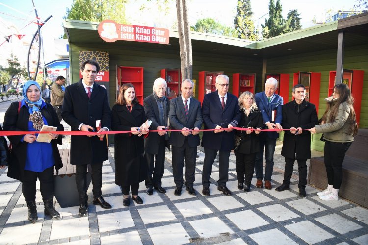 Keşan Lisesi mezunlarından 55. yıl buluşması.... Keşan Lisesi'nde Cadde Kütüphanesi açıldı