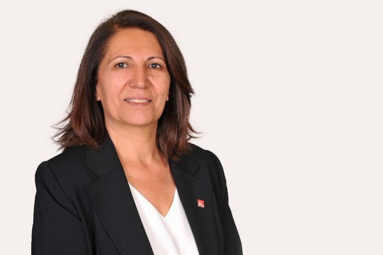 Kocaeli Çayırova'da Suna Çınar başkanlığa talip oldu