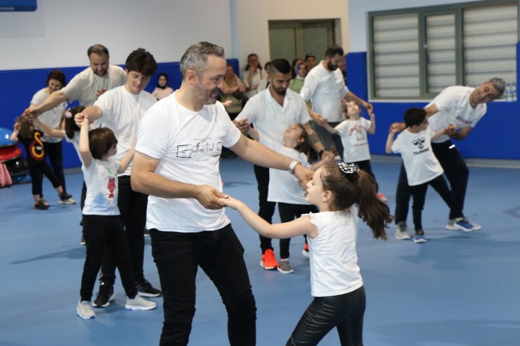 Kocaeli'de Babalar Gününe özel zumba