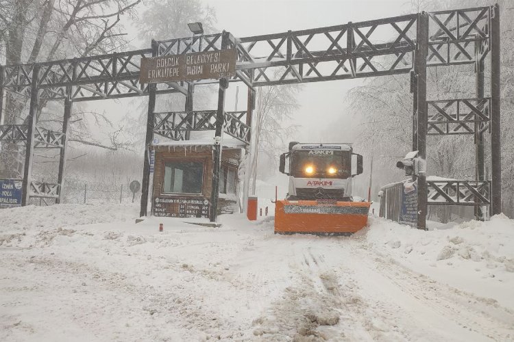 Kocaeli'de kar mesaisi sürüyor