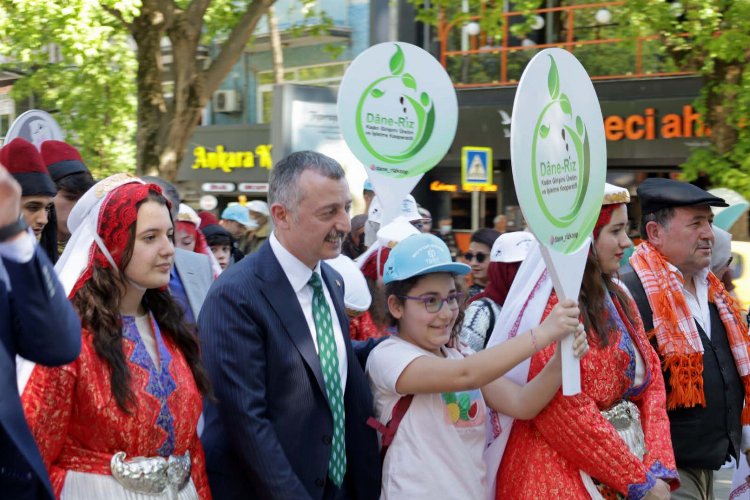 Kocaeli’nde ‘’Çiftçi Şenliği’’ kortej yürüyüşüyle başladı