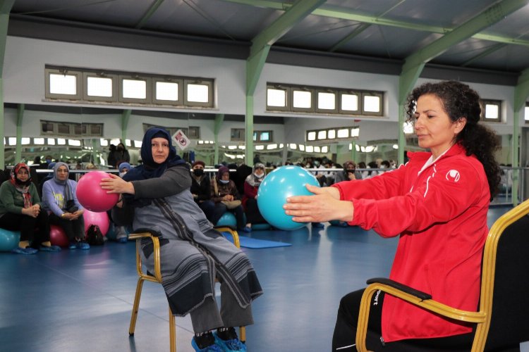 Kocaeli'nde parkinsonda erken tanı ve teşhisin önemi anlatıldı