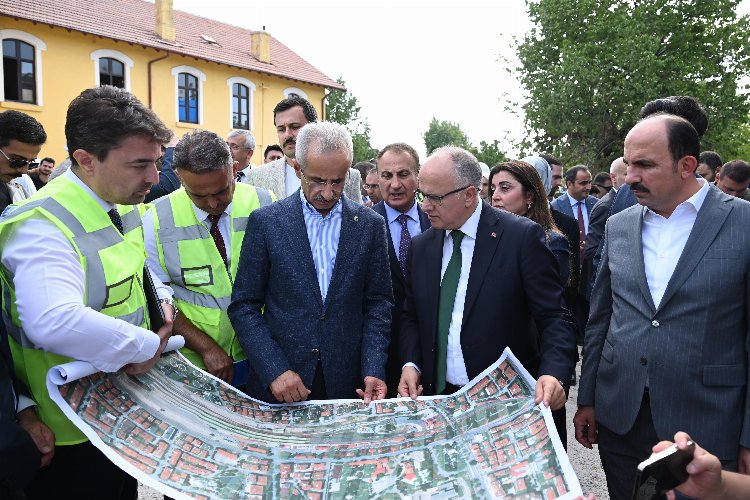 Konya'da banliyö hattına yakın mercek