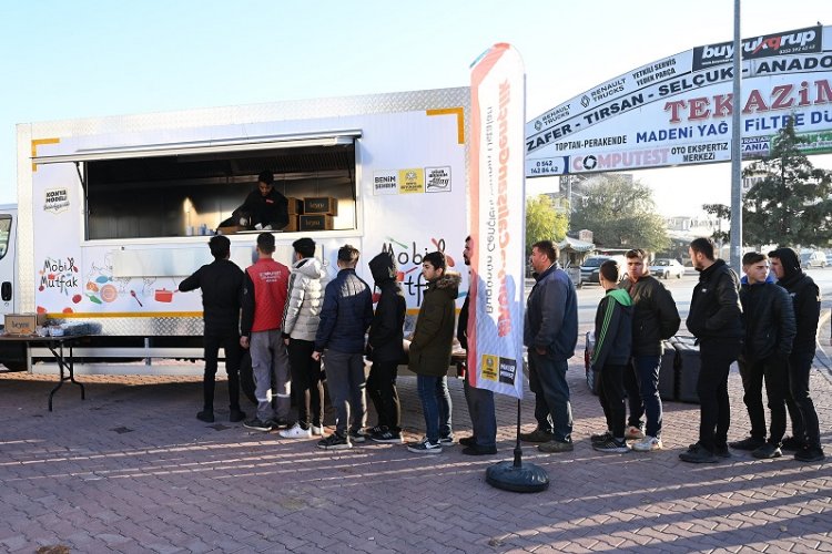 Konya'da sanayide çalışan gençlerle buluştu