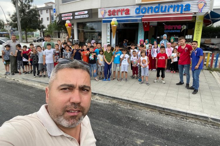 Kur'an eğitimi alan çocuklara dondurma