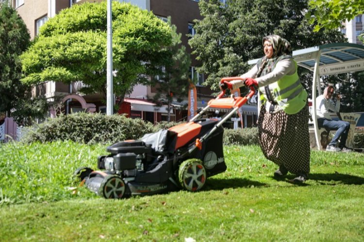 Kütahya Belediyesi'nden 'çim' mesaisi