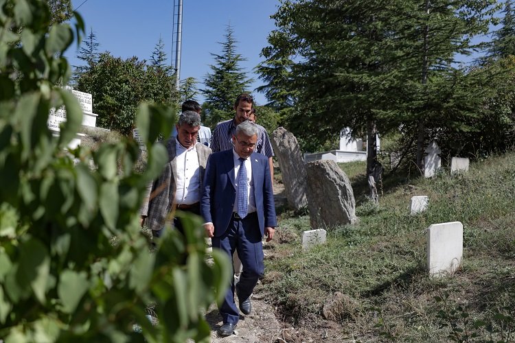 Kütahya Belediyesi'nden mezarlıklara özel ilgi