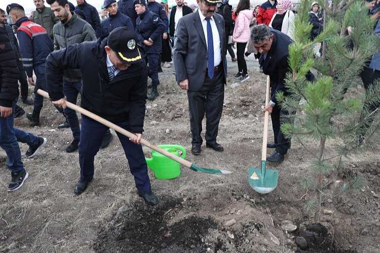 Kütahya Belediyesi'nden Milli Ağaçlandırma Günü'ne destek