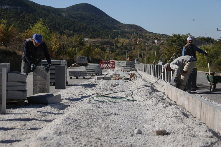 Kütahya Belediyesi'nden refüj çalışması