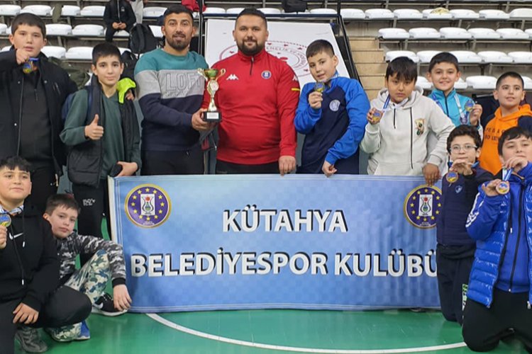 Kütahyalı güreşçiler Sakarya'dan başarıyla döndü