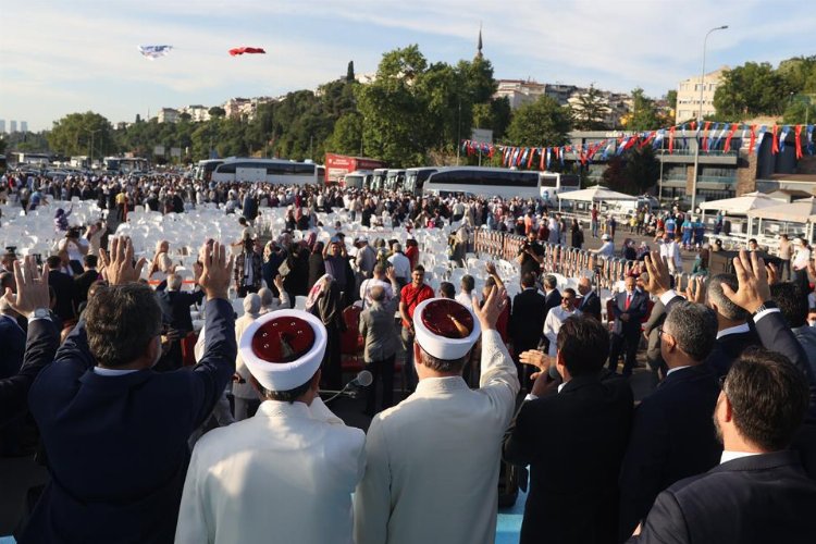 İlk hac kafilesi dualarla uğurlandı