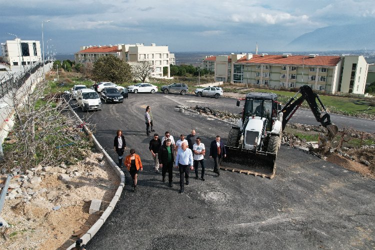 Manisa Büyükşehir'den sıcak asfalt çalışması