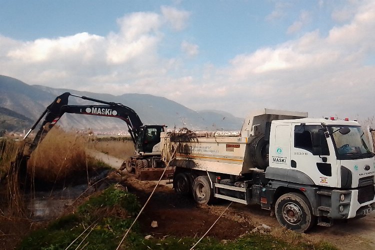 Manisa'da dere temizlik çalışmaları sürüyor