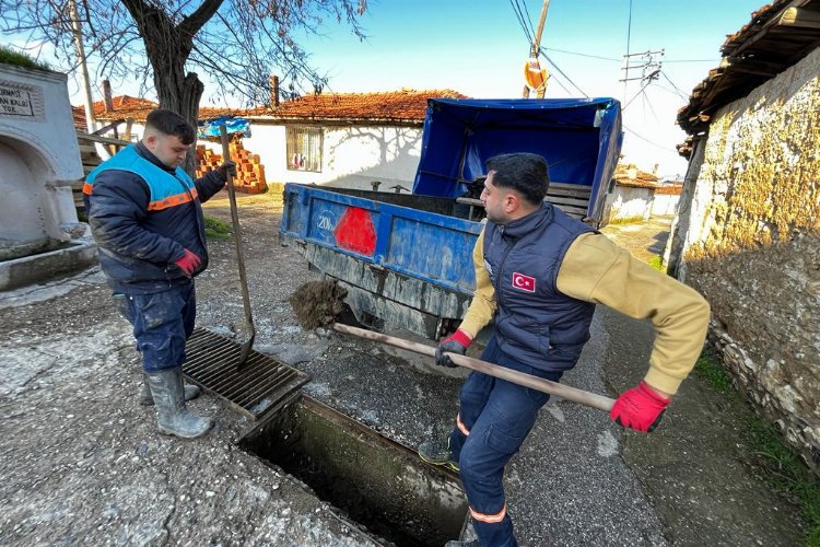 Manisa'da olası taşkınlara karşı temizlik