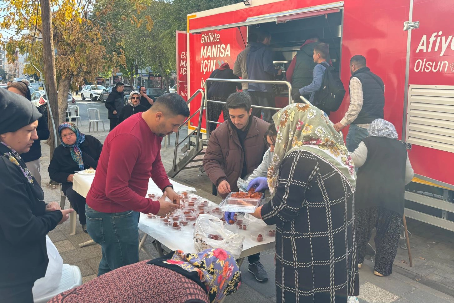 Manisa'da şehit Jandarma Uzman Çavuş için pilav hayrı