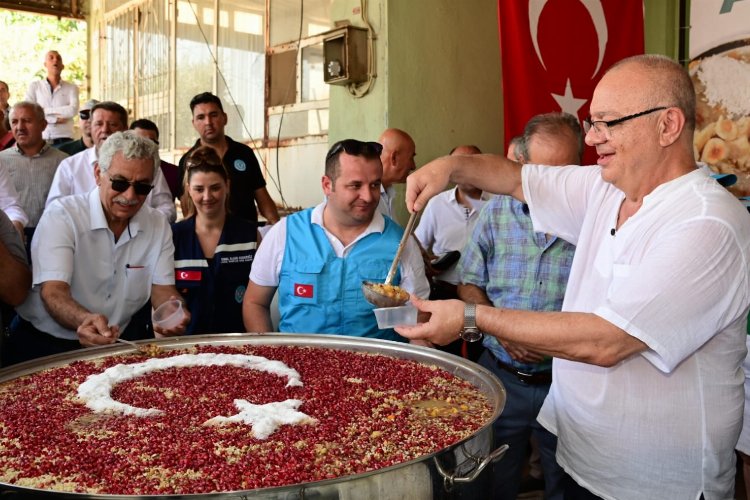 Manisa Şehzadeler'de aşure bereketi