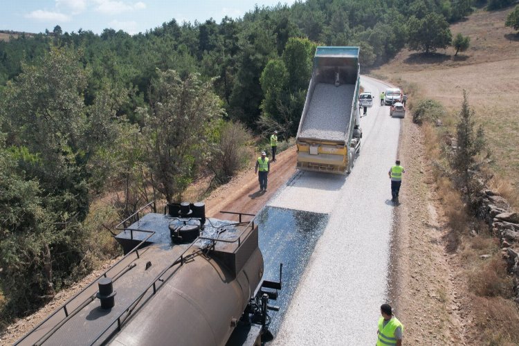 Manisa Turgutlu'da 20 kilometrelik grup yoluna asfalt