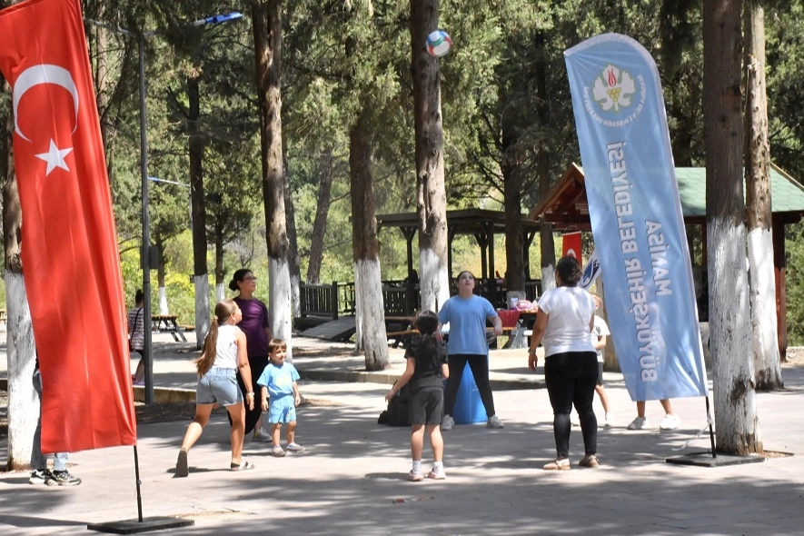 Manisalı kadınlar Süreyya Parkı'nda eğlendi