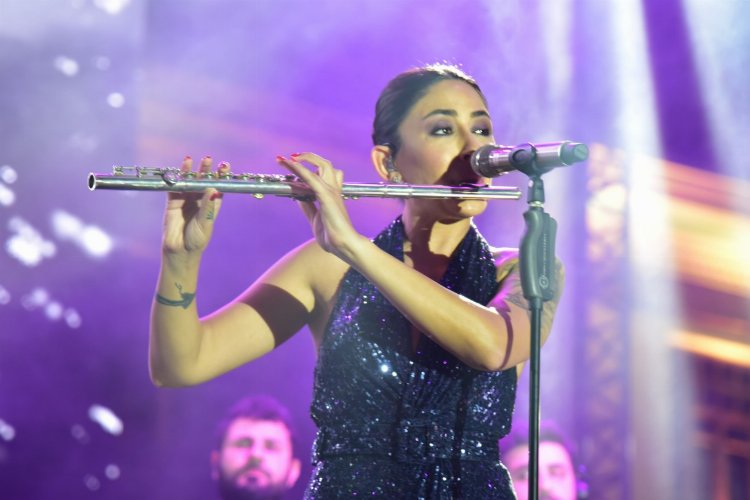 Melek Mosso'dan Manisalılara unutulmaz konser