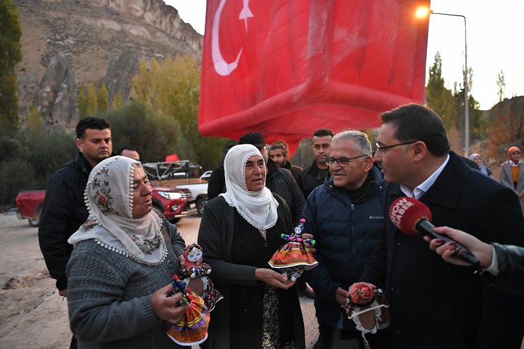 Memduh Büyükkılıç sohbete' Fransız' kalmadı