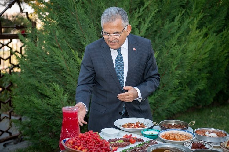 Memduh Büyükkılıç'tan gilaburu tavsiyesi