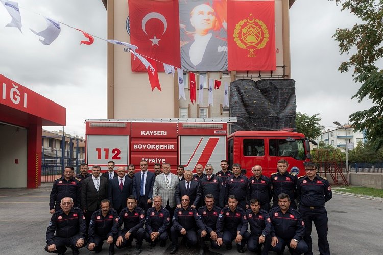 Memduh Büyükkılıç'tan itfaiyeye büyük övgü