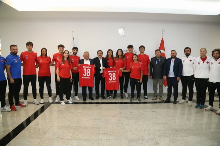 Memduh Büyükkılıç'tan Kayserispor'a moral