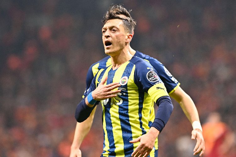 Mesut Özil'den şok eden hareket