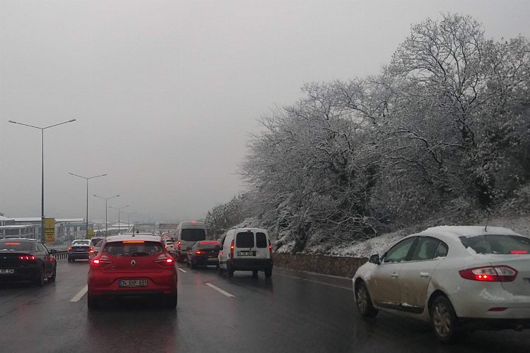 Mudanya-Bursa karayolunda kar çilesi