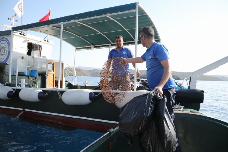 Muğla Gökova Körfezi'nden 19 bin kilogram çöp çıktı