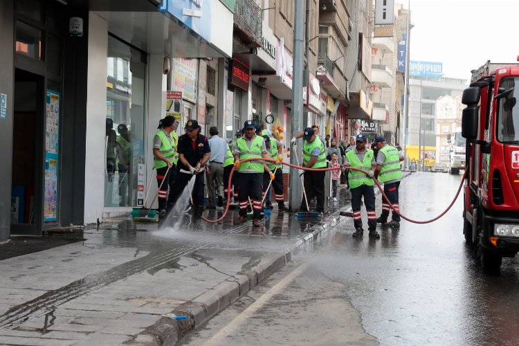 Nevşehir Belediyesi'nden toz temizliği