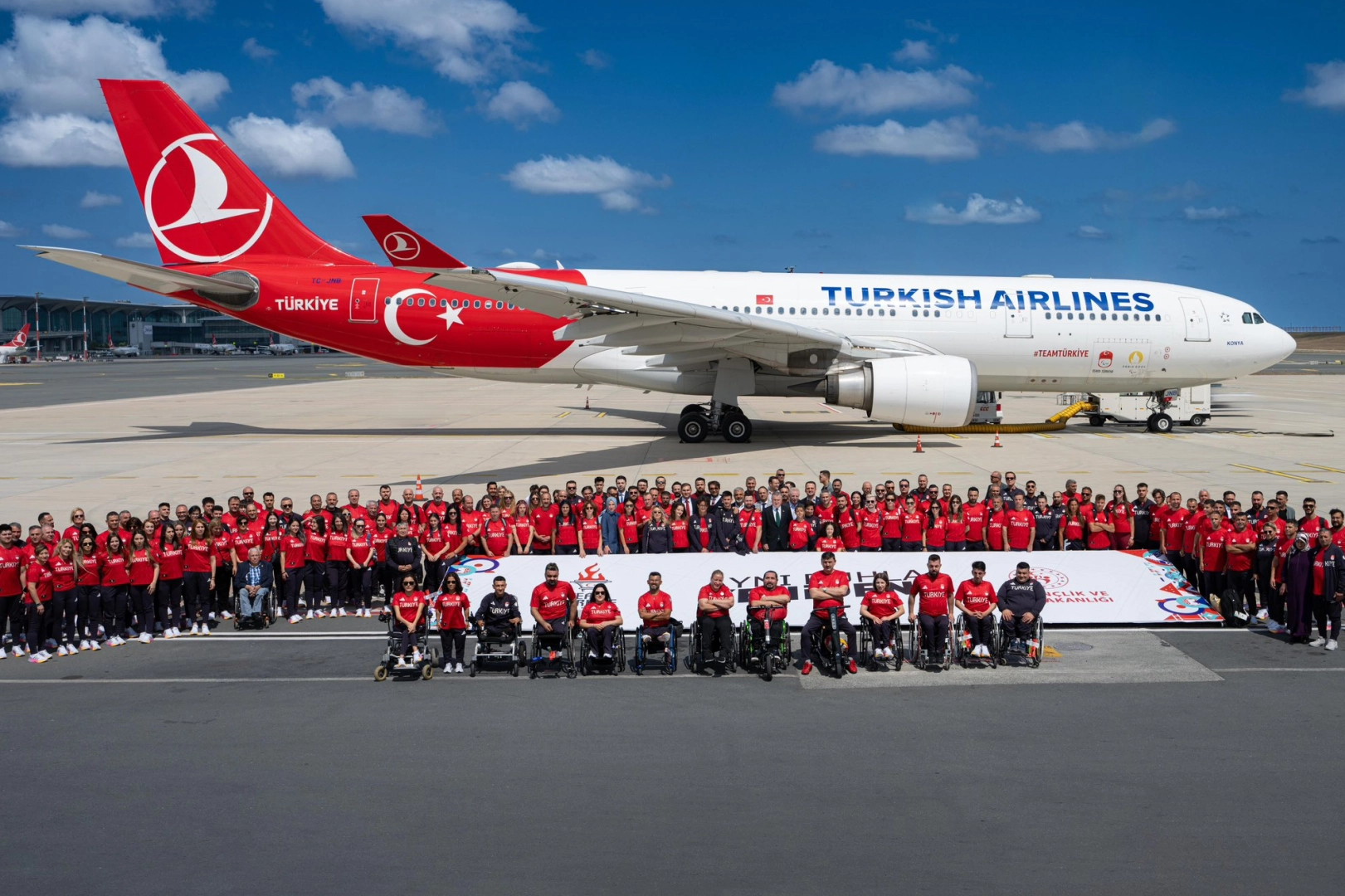 Paralimpik sporcular Paris'e uğurlandı