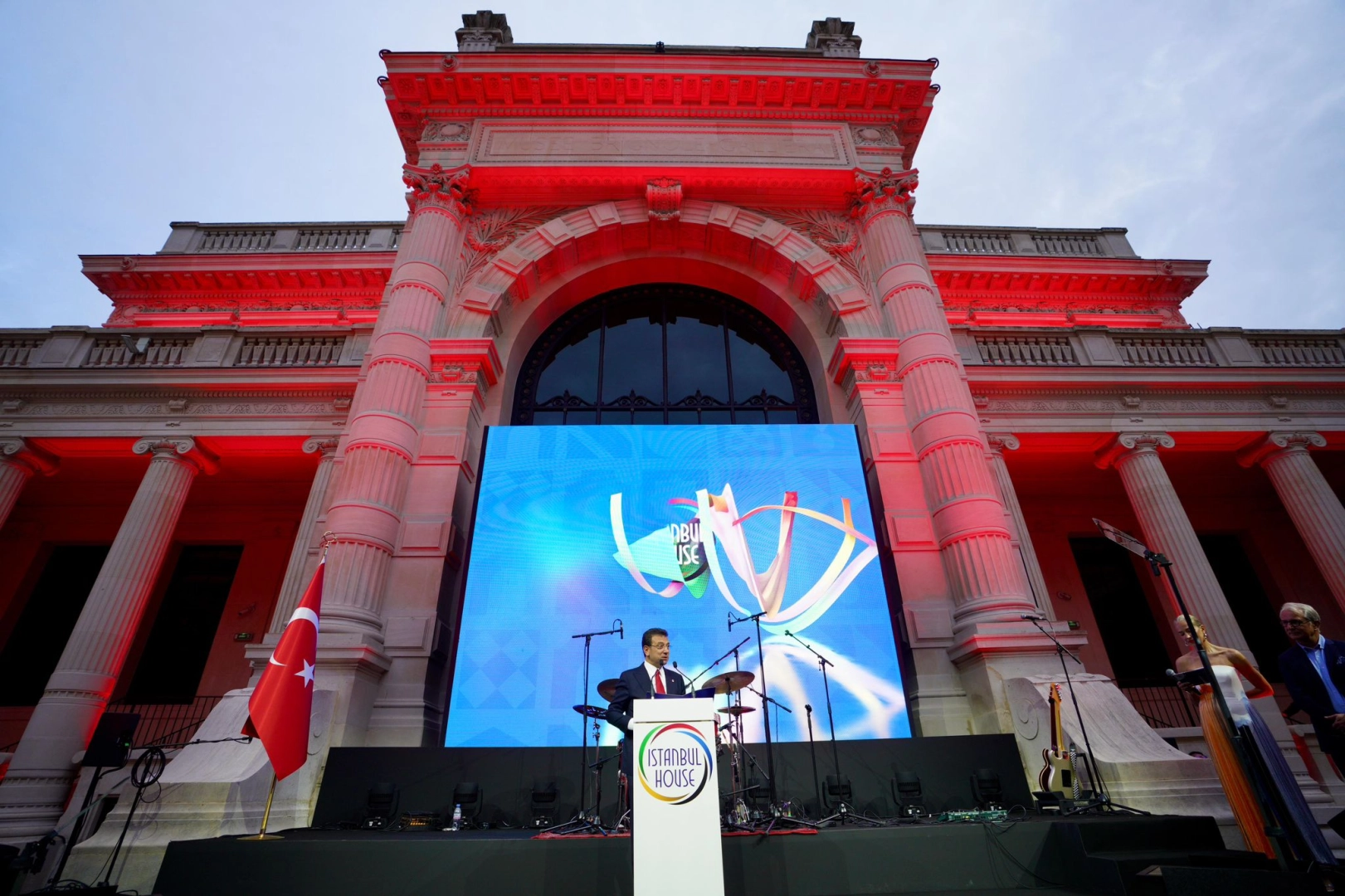 Paris'te İstanbul Evi açıldı