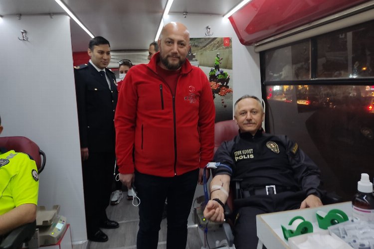 Polis ve mahalle bekçilerinden anlamlı bağış