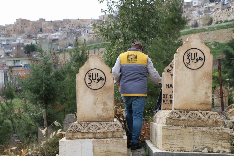 Ramazan Bayramı öncesi mezarlıklarda bakım zamanı