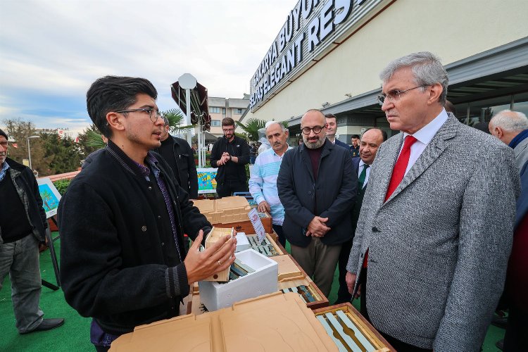 Sakarya'da arıcılar için eller taşın altında