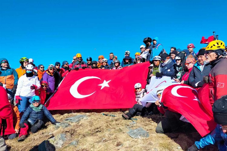 SARDOS üyeleri Çanakkale Şehitleri için Kazdağları'na tırmandı