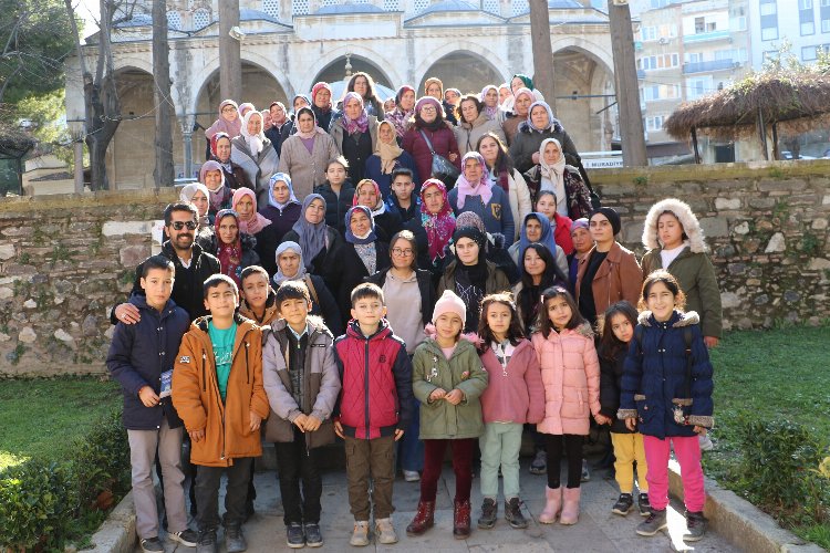 Selendili kadınlar Manisa'da ağırlandı