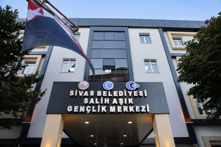 Sivas'ta Salih Âşık Gençlik Merkezi hizmete açıldı