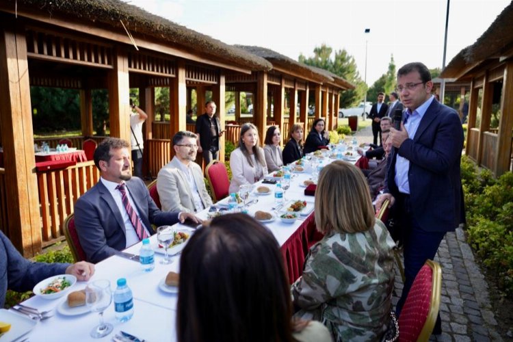 İstanbul'da Başkan İmamoğlu'ndan Bilim Kurulu üyelerine plaket