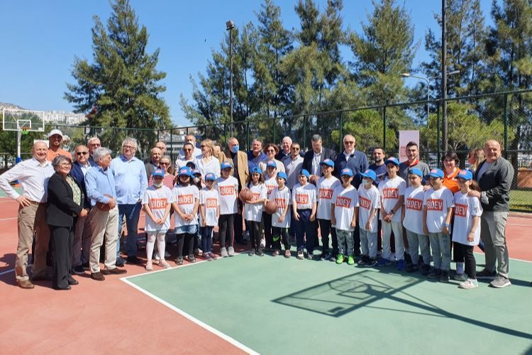 TEGV ve BİDEV İzmir Çiğli Eğitim Parkı Basketbol Sahası’nı yeniledi