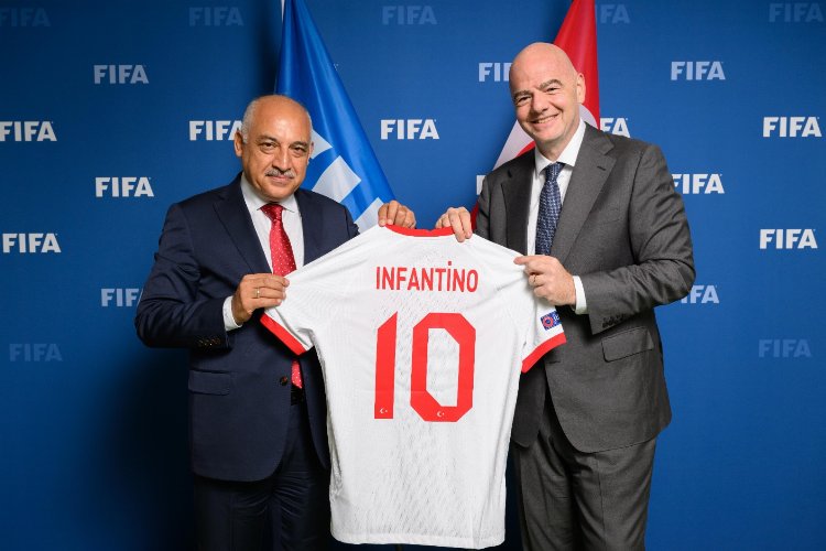 TFF Başkanı Mehmet Büyükekşi FIFA Başkanı Gianni Infantino ile buluştu