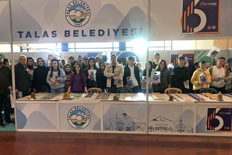 6. Kayseri Kitap Fuarı’na lise öğrencilerinden gezi