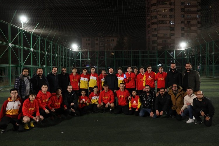 Ahmet Çolakbayrakdar halı 'sahada' ter döktü