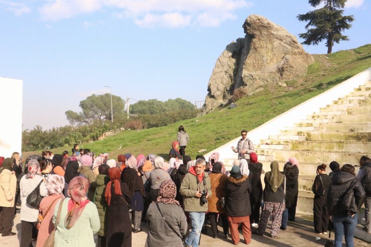 Alaşehirli kadınlar Manisa'yı gezdi