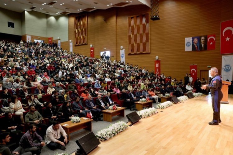 Alper Gezeravcı, KAYÜ'de öğrencilerle buluştu