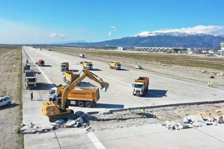 Ankara ekipleri Hatay Havalimanı'nı onarıma başladı... Kılıçdaroğlu: Gelsinler tutuklasınlar!