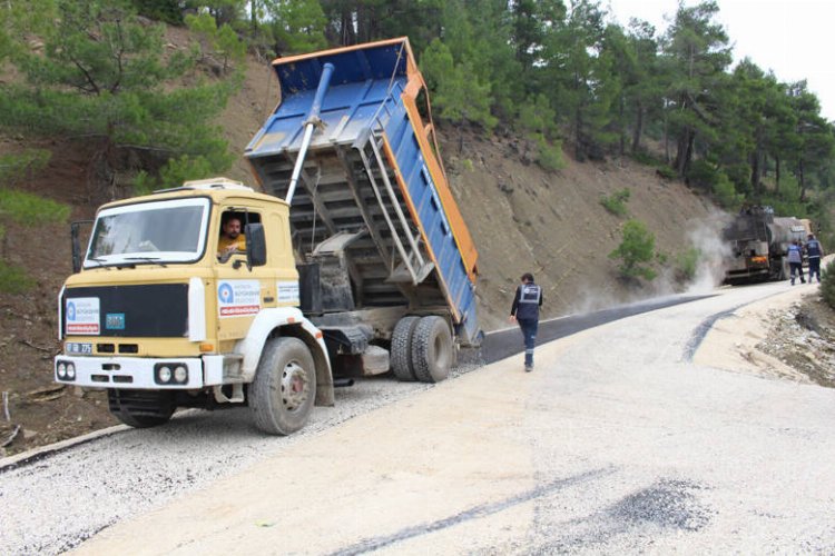 Antalya'da Burmahan-Beşkonak yoluna asfalt