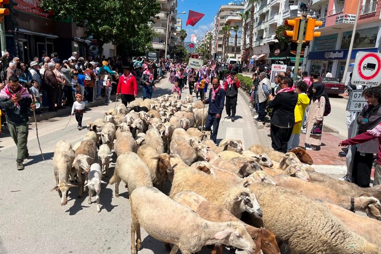 Antalya'da Yörükler temsili göç ettiler