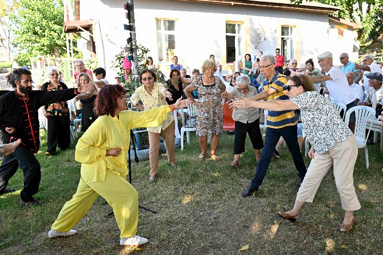 Antalya Muratpaşa'da nefes egzersizi yaptılar